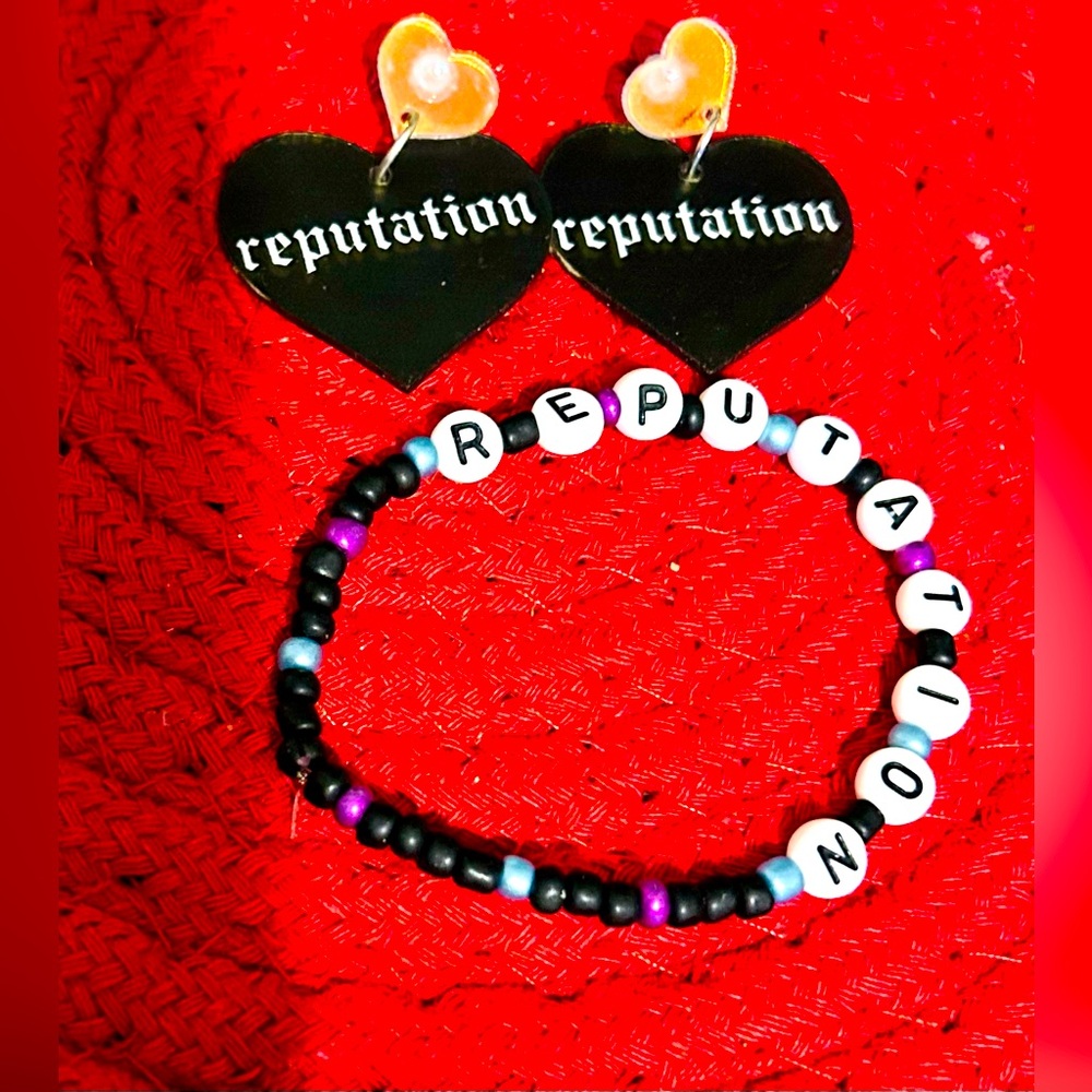 NWOT SET OF TAYLOR SWIFT REPUTATION ERA JEWELRY INCUDLES EARRINGS SET BRACELET.